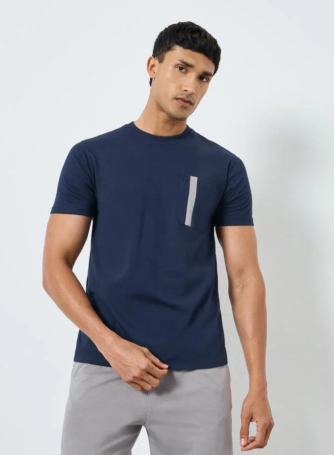 ستايلي مجموعة من شورت وتيشيرت سادة بياقة دائرية